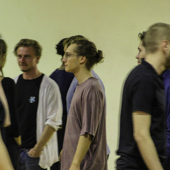 Na delavnici Osnovni igralski trening po sistemu Stanislavskega v izvedbi igralske akademije GITIS. <em>Foto: Martin Emeršič</em>